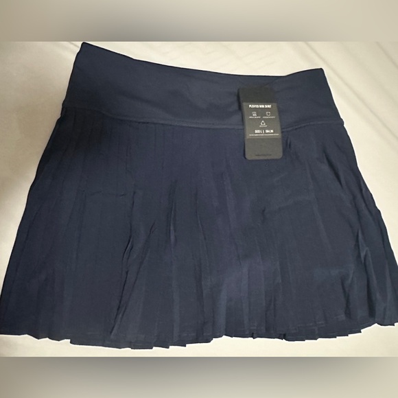 Fabletics Hot Shot Pleated Mini Skirt with Built-In Shorts - Navy NWT Large - Picture 3 of 3